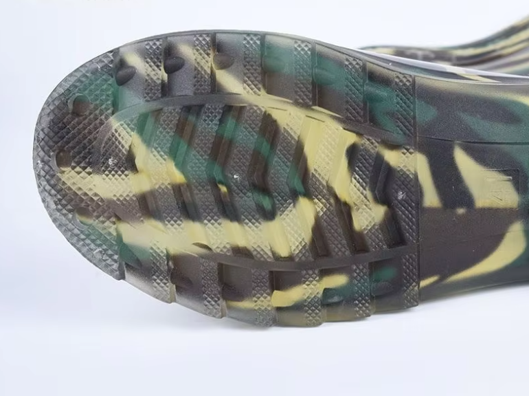 non-slip-camouflage-textured-sole-of-mens-pvc-waterproof-wading-boots